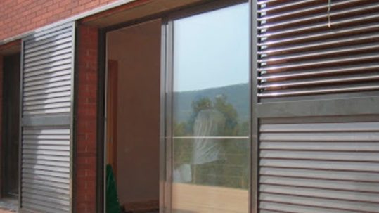 instalar rejas en las ventanas y balcones